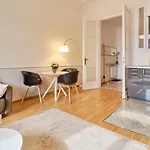 Charming With Parliament Views * 부다페스트