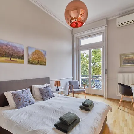 Charming With Parliament Views 아파트