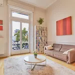 Charming With Parliament Views *