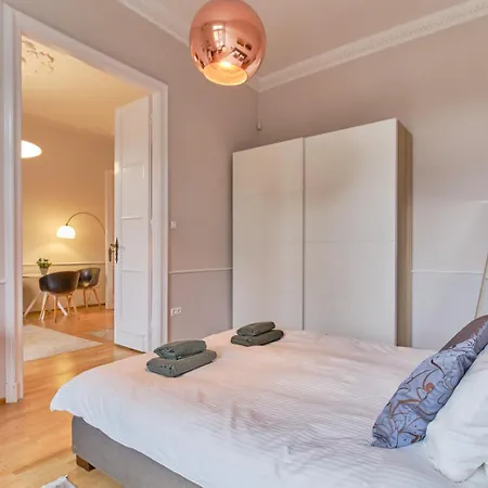 Charming With Parliament Views Apartment