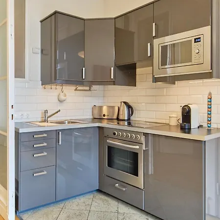 Apartment Charming With Parliament Views
