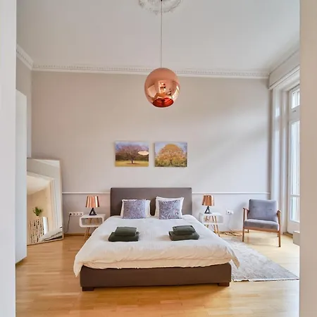 Apartment Charming With Parliament Views