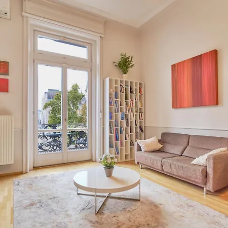 Charming With Parliament Views *