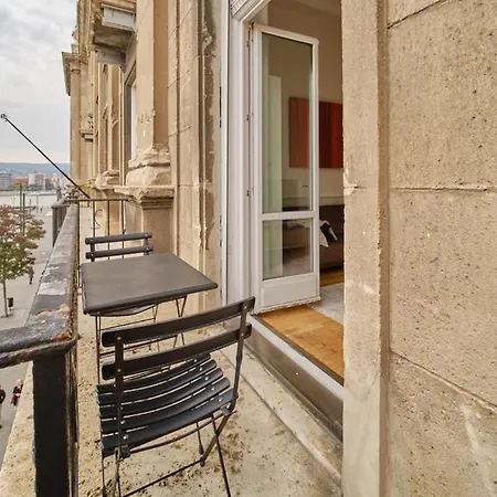 Apartment Charming With Parliament Views Budapest