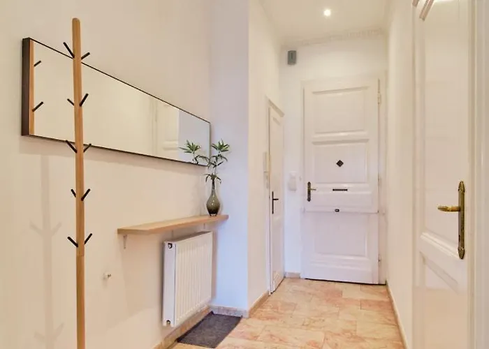 Apartment Charming With Parliament Views