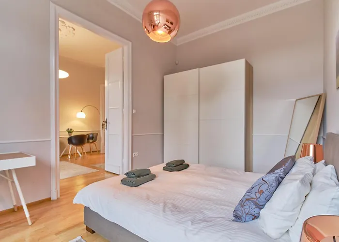 Charming With Parliament Views Apartamento