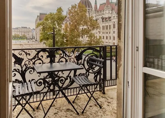 Apartment Charming With Parliament Views