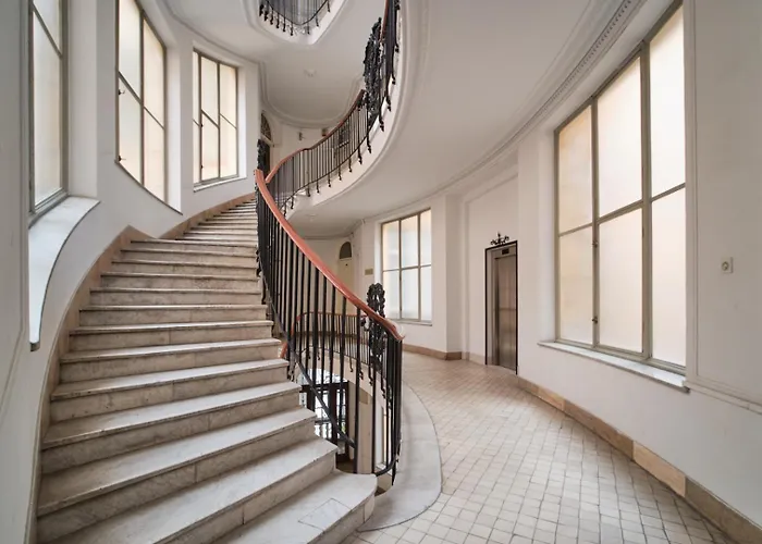 Apartment Charming With Parliament Views *