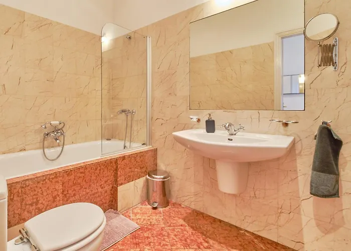 Apartment Charming With Parliament Views