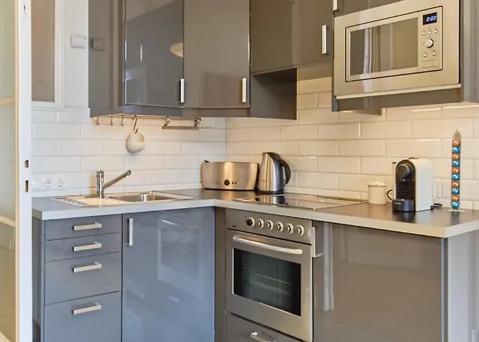 Charming With Parliament Views *